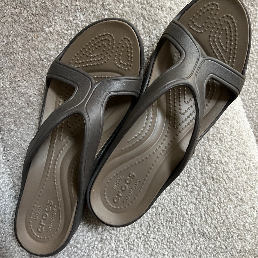 Women’s Crocs Wedge Sandals size 6